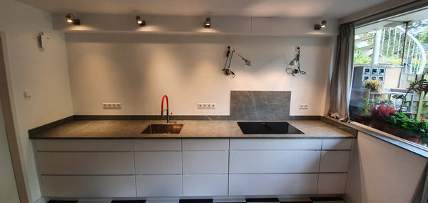 Keukeninstallatie met Tegelwerk